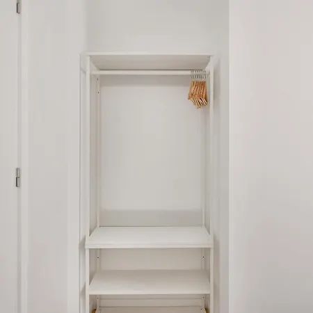 Ab10 Modern * ליסבון