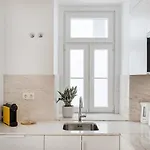 Ab10 Modern With Ac And Balcony *